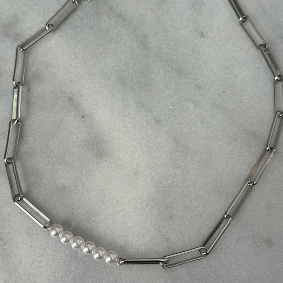 COPY - Silver Chain Link Pearl Choker Necklace
Brand New - Picture 3 of 5